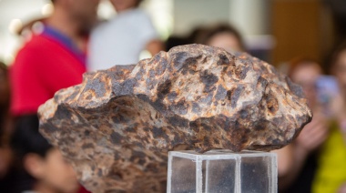 Presentaron en La Plata un meteorito de 30 kilos de peso y más de 4 mil años de antigüedad