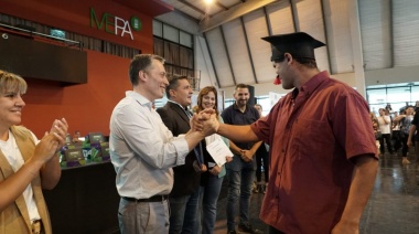 Fernando Gray participó de la entrega de diplomas a 750 egresados del Plan FinEs