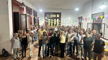 Emiliano Fernández encabezó un brindis en la Casa del Pueblo de La Plata