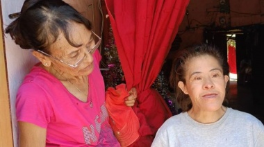 Descubrieron que una mujer de 42 años vivía encadenada a la cucha de un perro