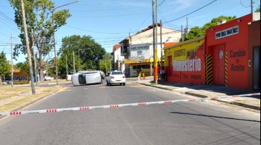 Hubo un múltiple choque en La Plata entre un taxi, una camioneta y un patrullero, con cuatro heridos como saldo