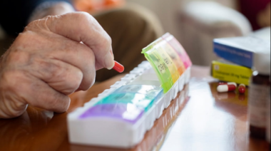 Los medicamentos que más usan las personas mayores aumentaron un 215 % entre noviembre del 2023 y diciembre del 2024