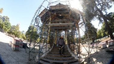 Avanzan las tareas de reconstrucción en las plazas San Martin, Italia y Rocha de La Plata