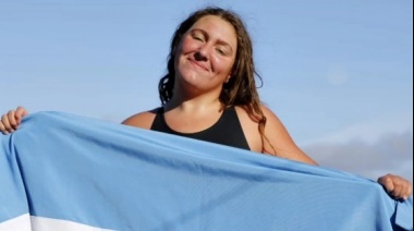 Otra nadadora se prepara para cruzar desde Punta Lara hasta Colonia del Sacramento