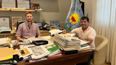 Ferraris entregó un subsidio al Consejo Escolar de Leandro N. Alem