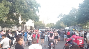 Vecinos y familiares de Kim Gómez marcharon al Palacio Municipal y a la Casa de Gobierno para reclamar justicia