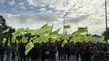 La UOCRA movilizó al ingreso de la Central Termoelèctrica Ensenada Barragán para "reclamar por el cupo femenino"