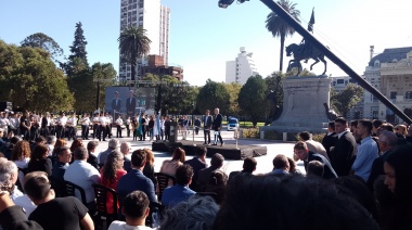 Kicillof y Alak reinauguraron la Plaza San Martín de La Plata