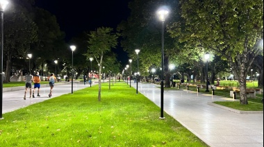 Con 10 kilómetros de cable subterráneo, renovaron por completo la iluminación de la Plaza San Martín