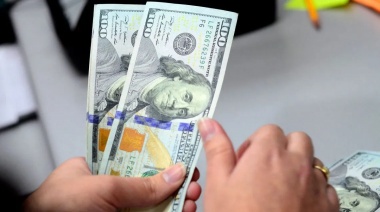En una jornada donde subieron el Riesgo País y dólar blue, el Banco Central vendió 143 millones de dólares
