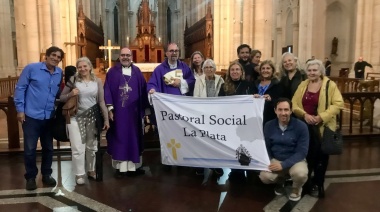 Colectividades de migrantes participaron del Vía Crucis de los Pueblos en Plaza Moreno
