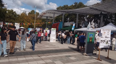 Se lleva adelante en la Plaza Islas Malvinas de La Plata la 3° Edición del Festival en Defensa de la Ciencia Soberana