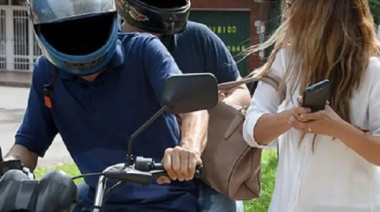En Provincia podrían restringir la circulación de dos personas en moto en zonas y horarios específicos