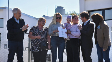 Alak y Kicillof entregaron nuevas viviendas a familias en Melchor Romero