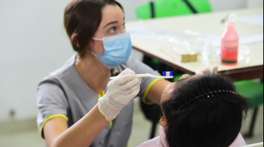 La Secretaría de Salud de La Plata llevó a cabo jornadas de vacunación y chequeos en diversos barrios