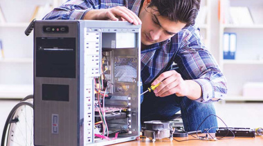 Lanzaron un curso de armado y reparación de PC para estudiantes de la UNLP