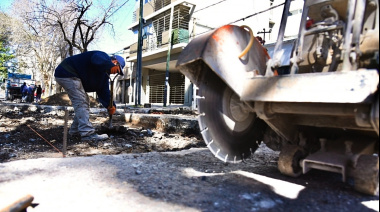 Dispusieron cortes de calles en La Plata por trabajos de bacheo