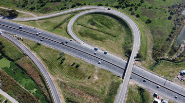 Bajada de la Autopista en la 520:  "Un proyecto estratégico pensado además para impulsar el desarrollo urbano de La Plata, Berisso y Ensenada"