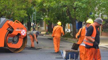 Dispusieron cortes parciales en algunas calles de La Plata por trabajos de bacheo