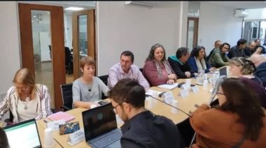 Con la expectativa de un aumento salarial, el Ejecutivo provincial convocó a los docentes a reunión paritaria