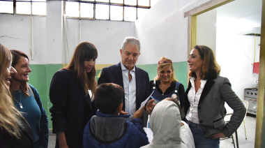 Alak recorrió la Escuela Primaria Nº 83 “Calixto Oyuela” de Los Hornos y el Jardín de Infantes N° 927 de Lisandro Olmos