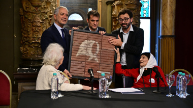 Alak: "Las Abuelas y las Madres merecen el reconocimiento eterno"