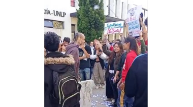 Incidentes en una facultad de La Plata entre militantes libertarios y del MST