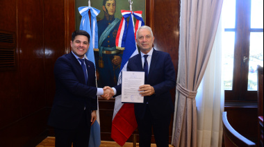 Alak recibió al cónsul de Paraguay para articular actividades culturales y de integración