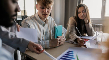 Emprender en Chile 2025: Motivaciones, Tendencias y Rubros