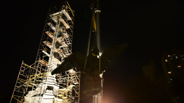 El águila de Plaza Italia volvió a su sitio original