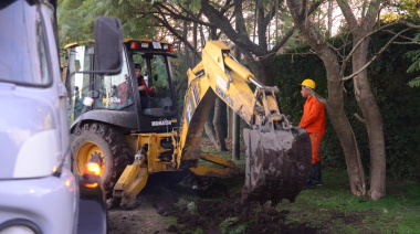 Alak supervisó el comienzo de la pavimentación asfáltica de la calle 460