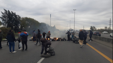 Militantes volvieron a cortar la Autopista Buenos Aires La Plata por el fallo contra CFK