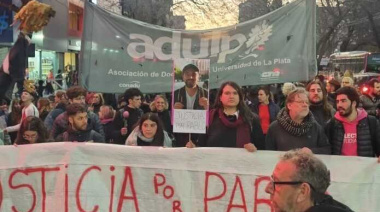 Adulp realizó una Marcha de Antorchas en La Plata y reclamó justicia por Pablo Mieres, el docente asesinado en su casa