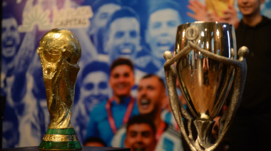 Exhibieron en La Plata la Copa del Mundo, la Copa América y la de la Finalissima