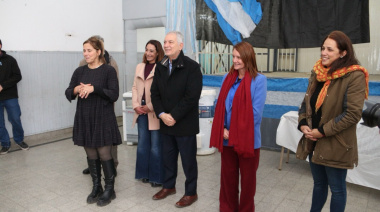Alak encabezó la entrega de equipamiento en 23 escuelas y jardines de La Plata