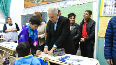 Mejoraron el equipamiento de una escuela centenaria de La Plata, y proyectan más mejoras edilicias