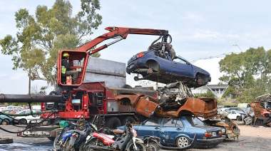Compactaron más de un centenar de vehículos en La Plata