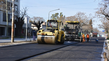 Alak participó del comienzo del asfaltado de diagonal 74, en la zona de ingreso de La Plata