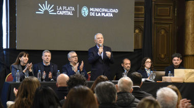 Alak encabezó la apertura de sobres de la licitación para la segunda etapa del plan de restauración de escuelas en La Plata