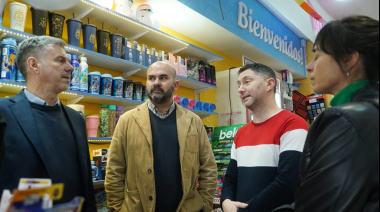 Los candidatos de Fuerza Patria en La Plata recorrieron este martes los centros comerciales de calle 8, 9 y 12