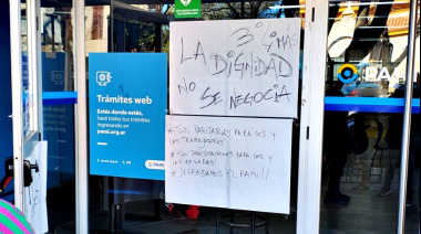 En el PAMI La Plata reclamaron por salarios congelados y chicanearon al Gobierno: "Queremos el 3 % de Karina Milei"