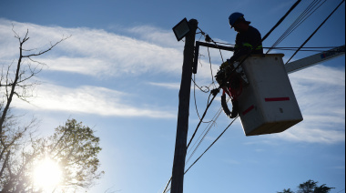 Continúa la reparación, modernización y mejora del sistema lumínico en La Plata