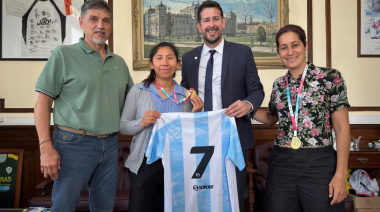 Reconocieron a integrantes platenses de Las Murciélagas, recientes campeonas del mundo en India