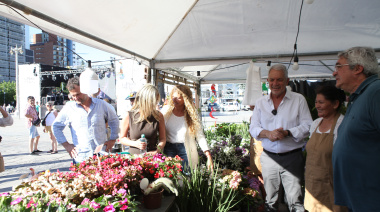 Alak y Rodríguez recorrieron "La Plata en Flor", que ya convocó a más de 70 mil personas