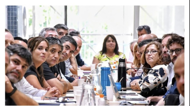 Durante la reunión paritaria con la Provincia, los estatales pidieron un aumento para noviembre y diciembre