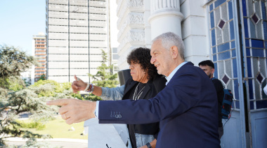 Alak recibió a “La Mona” Jiménez, Visitante Ilustre de La Plata