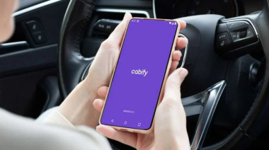 Un concejal de La Plata presentó un proyecto para darle un marco legal a Uber, DiDi y Cabify y lo calificaron de "soviético"