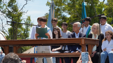 Alak encabezó la celebración del 74° aniversario de la República de los Niños