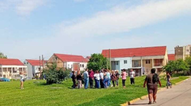 Terminado en 2007, al Barrio Justicia Social de La Plata le falta su plaza y un grupo de vecinos busca que se concrete