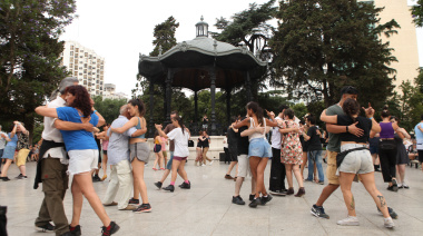 La Plata bailó al ritmo del 2 x 4 en una edición especial de Música en la Glorieta